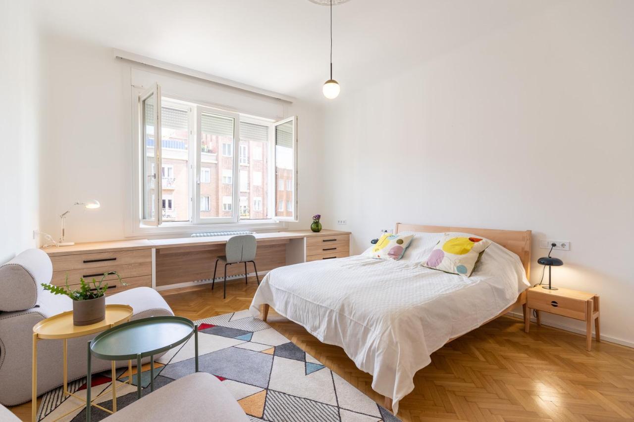 The Palm Springs Apartment Budapest Eksteriør billede