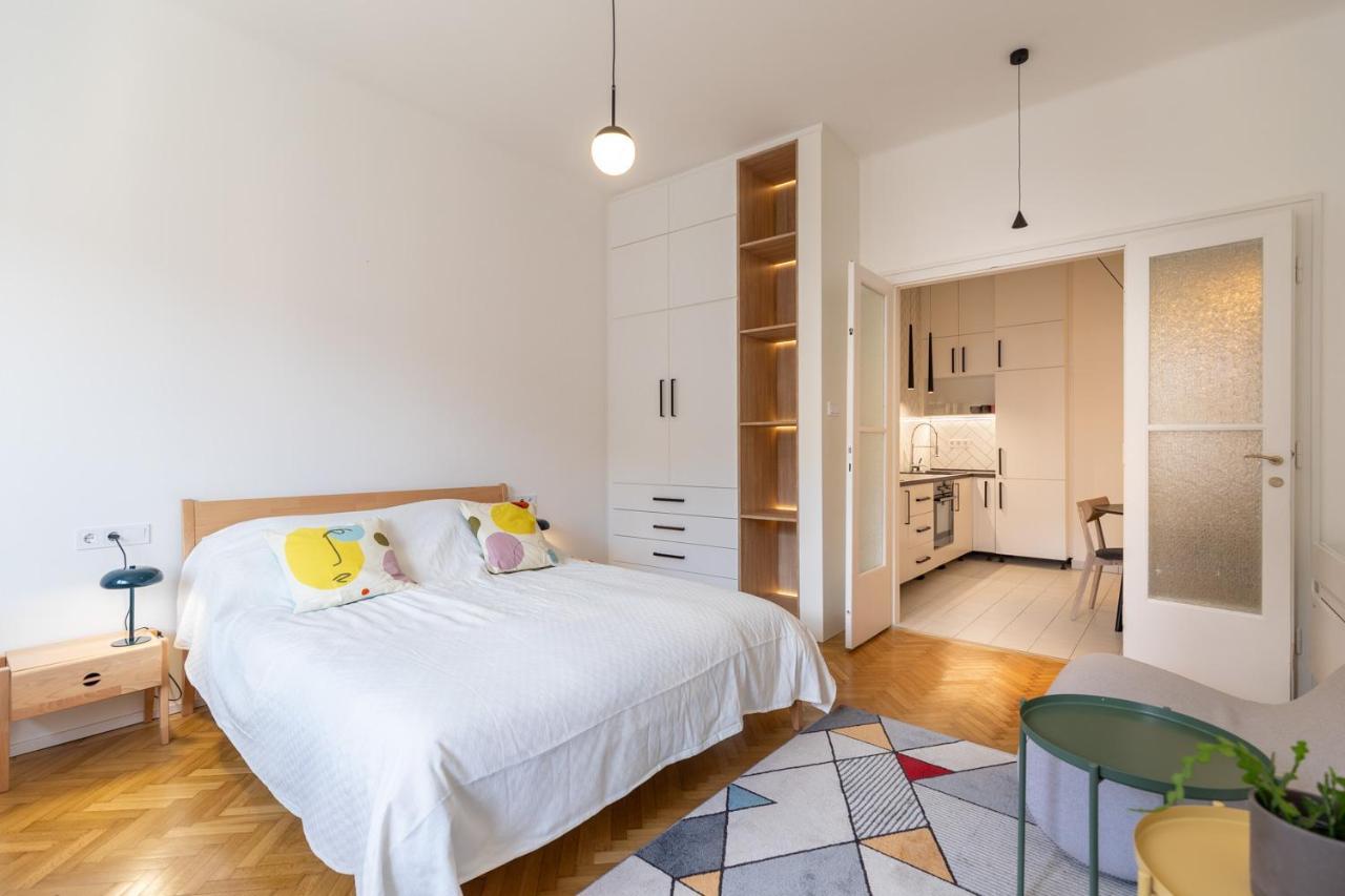 The Palm Springs Apartment Budapest Eksteriør billede