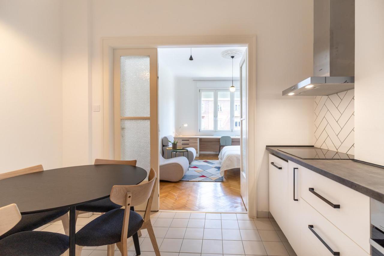 The Palm Springs Apartment Budapest Eksteriør billede